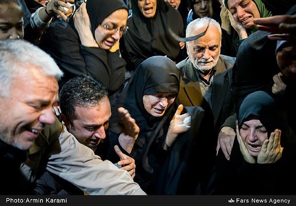 اولین دیدار خانواده شهید حیدری با فرزند شهیدشان 34