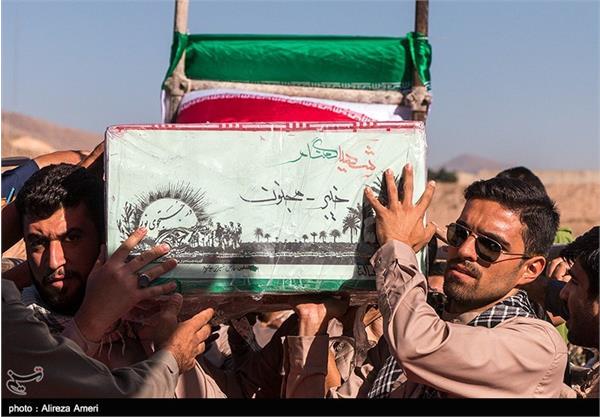 مراسم تشییع پیکر دو شهید گمنام در شیراز 4