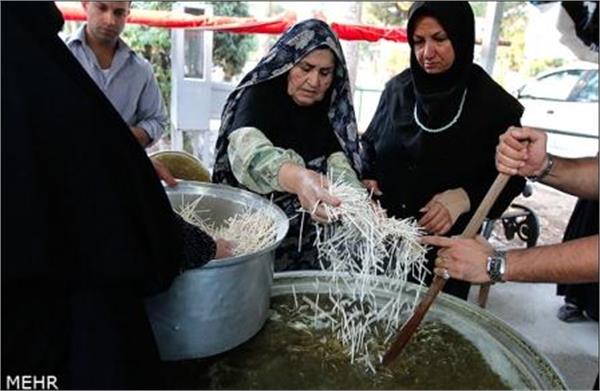 افطاری در جوار مزار شهدای گمنام