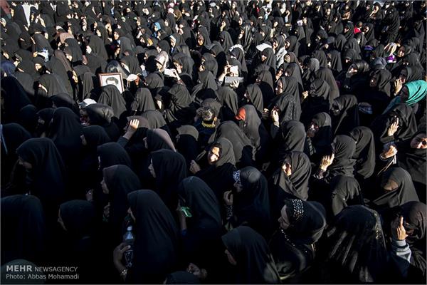 تشییع پیکر شهدای گمنام هشت سال دفاع مقدس در لامرد 7