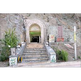 برگزاری مراسم دعای عرفه در کهف‌الشهدای ولنجک