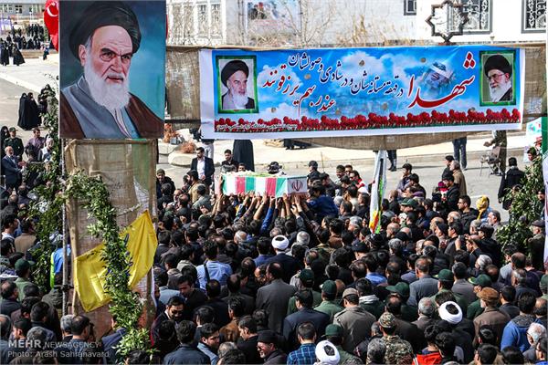 مراسم تشییع و خاکسپاری دو شهید گمنام در خمین 10