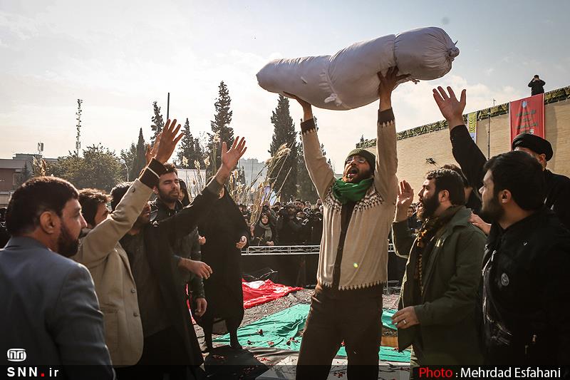 تشییع و تدفین شهید گمنام در کوی دانشگاه تهران 1