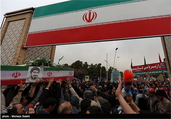 مراسم تشییع پیکر ۱۲ شهید دفاع مقدس در اصفهان 14