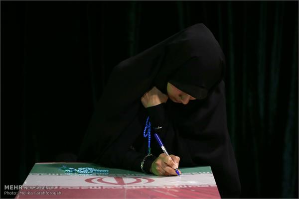 دیدار خانواده شهید دفاع مقدس سید مهدی غلامی پس از ۳۳ سال 18