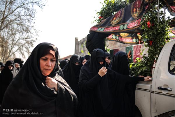 مراسم تشییع و تدفین پیکر دو شهید گمنام در مدرسه علمیه مروی 15