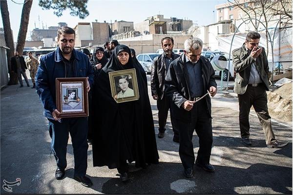 دیدار خانواده شهید امرالله معروف وند با پیکر وی پس از ۳۱ سال