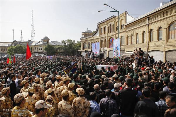 تشییع پیکر سردار شهید علیرضا شمسی‌پور 10