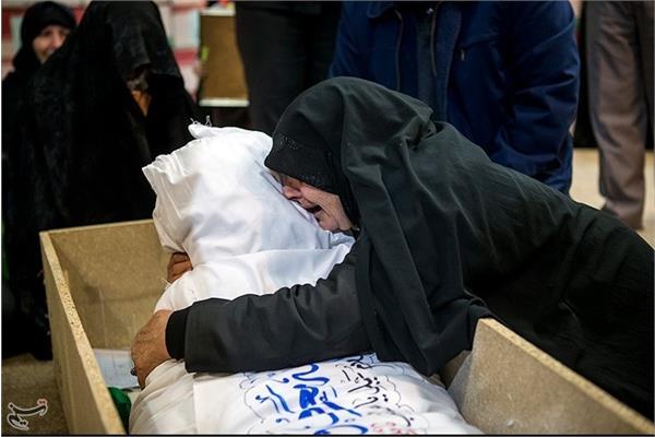 دیدار خانواده شهید امرالله معروف وند با پیکر وی پس از ۳۱ سال