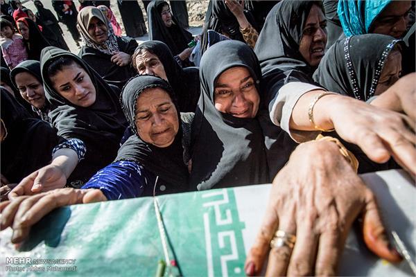 تشییع پیکر شهدای گمنام هشت سال دفاع مقدس در لامرد 20