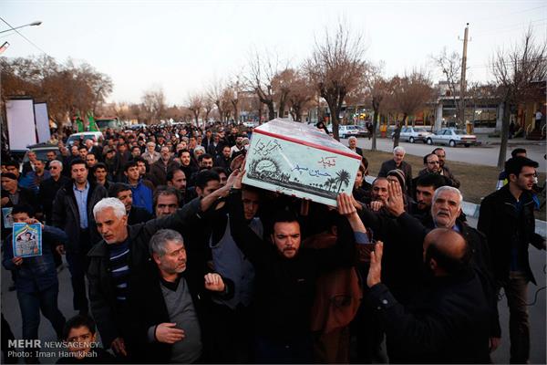 استقبال مردم همدان از پیکر شهید حسین سپهر 9