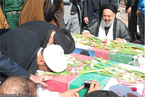 تشییع و خاکسپاری شهدای گمنام دانشگاه آزاد اسلامی اردستان استان اصفهان-12/7/89