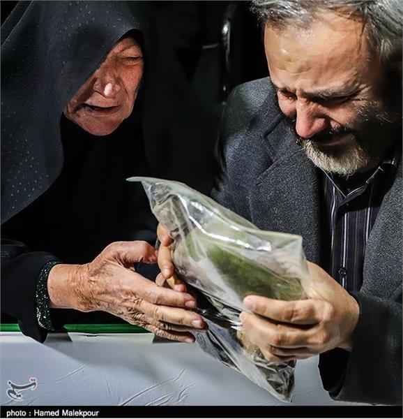 دیدار خانواده شهید تازه تفحص شده مهدی سیفی با پیکر وی 17