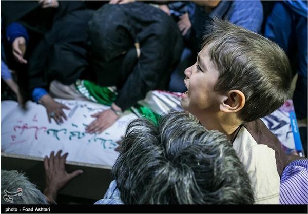 دیدار خانواده شهید سیدیحیی سیدی با پیکر فرزندشان پس از ۳۰ سال 15