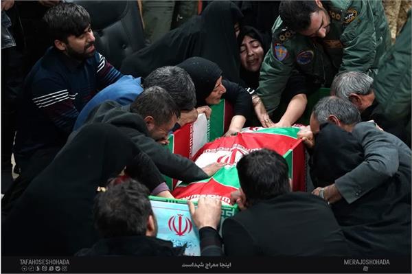 وداع با پیکرهای مطهر شهیدان "کیومرث خوانساری" ، "جعفر فیضی پور" ، "ابراهیم ابراهیم زاده" - 29 دی 1403 2