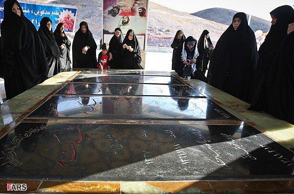 غبار روبی مزار شهدای گمنام شهر جدید پرند