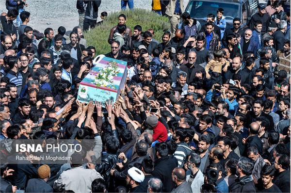تشییع پیکر شهدای دفاع مقدس در کشور 16