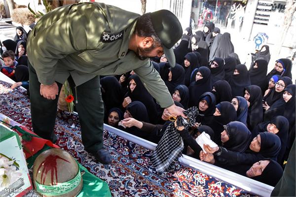 مراسم تشییع و خاکسپاری یک شهید گمنام در شهرضا اصفهان 4