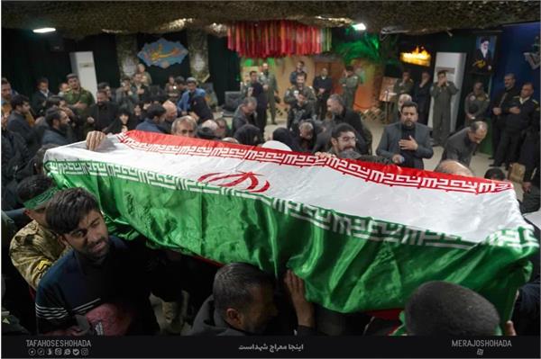 وداع با پیکرهای مطهر شهیدان "کیومرث خوانساری" ، "جعفر فیضی پور" ، "ابراهیم ابراهیم زاده" - 29 دی 1403 5