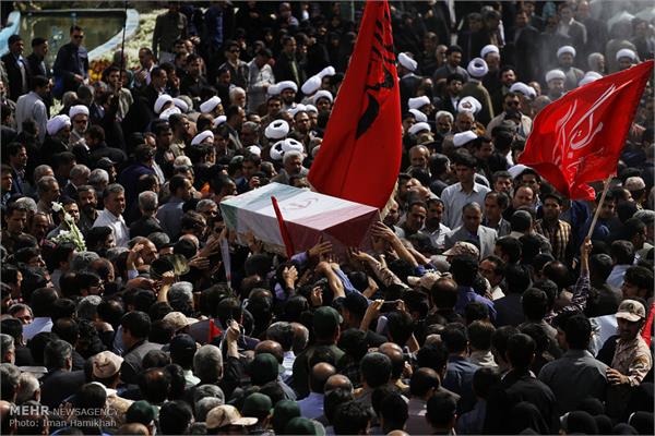 تشییع پیکر سردار شهید علیرضا شمسی‌پور 21
