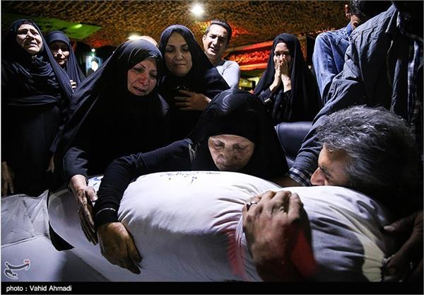 نخستین دیدار خانواده شهید علیرضا بدرخانی بعد از ۲۸ سال با پیکرش 16