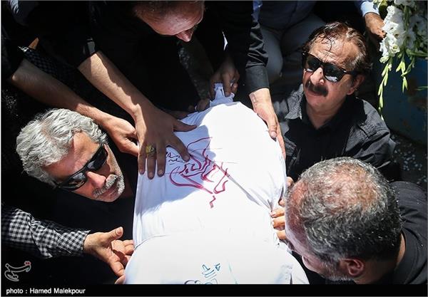 تشییع دو شهید گمنام در حوزه ی  هنری 13