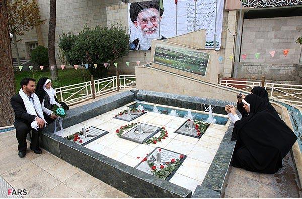 عقد آسمانی در جوار قبور شهدای گمنام