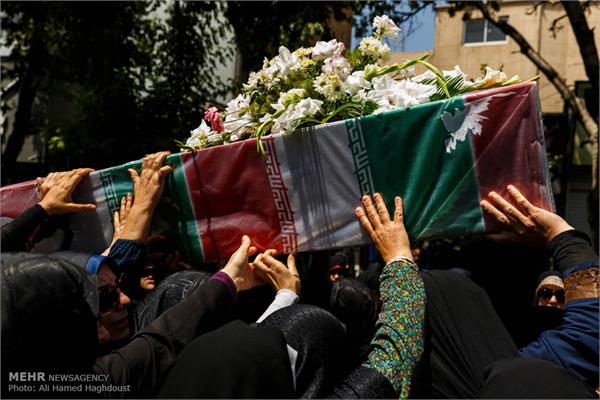 مراسم تشییع پیکر چهار شهید گمنام دفاع مقدس در تبریز 11