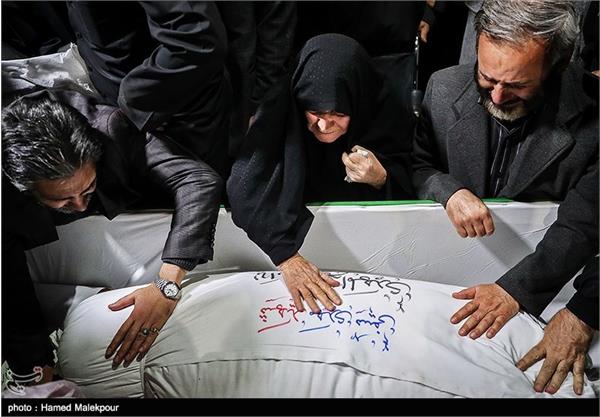 دیدار خانواده شهید تازه تفحص شده مهدی سیفی با پیکر وی 19