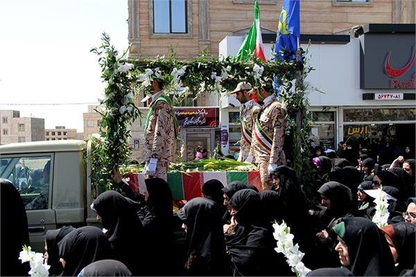 تشییع و خاکسپاری دو شهید گمنام در دانشگاه آزاد پرند 1