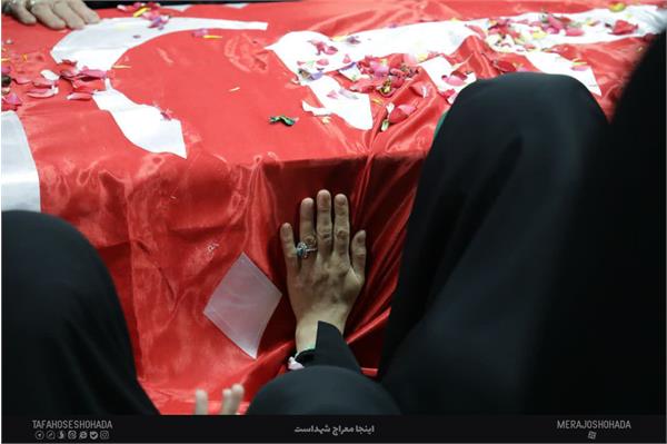 وداع با پیکر مطهر شهید مدافع حرم مهدی اکبرپور روشن 18 تیر 1402 3