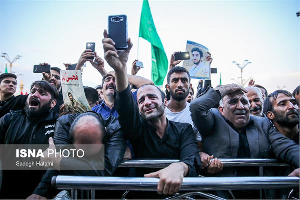 مراسم وداع با پیکر مطهر شهید محسن حججی - حرم مطهر رضوی 16