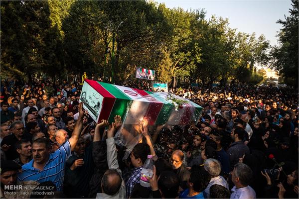 مراسم تشییع پیکر سه شهید گمنام دفاع مقدس در تهران 6