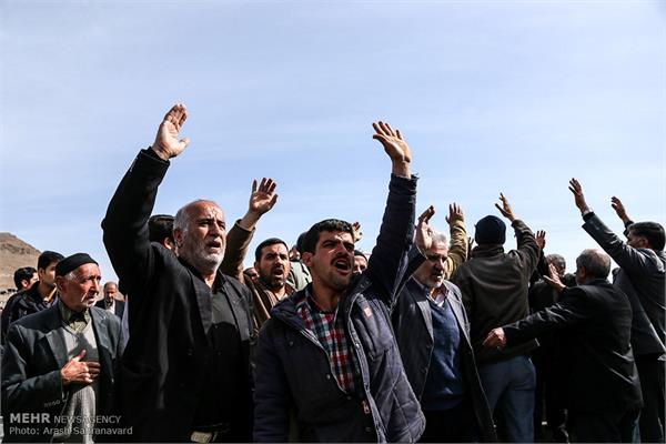 مراسم تشییع و خاکسپاری دو شهید گمنام در خمین 6