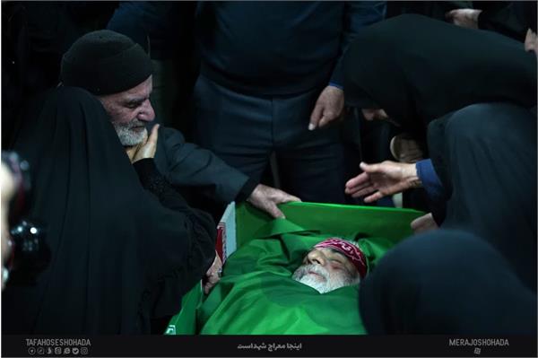 وداع با پیکرهای مطهر شهیدان آیت‌الله علی رازینی و حجت‌الاسلام محمد مقیسه - 30 دی 1403 6