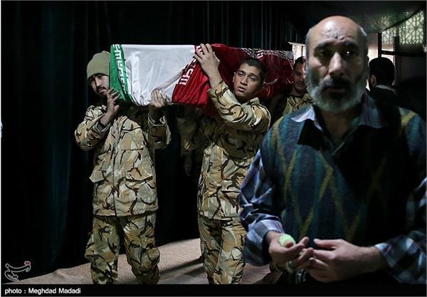 دیدار خانواده شهید کنی با پیکر فرزندشان پس از ۳۲ سال