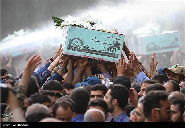 تشییع پیکر چهار شهید گمنام در اصفهان 13