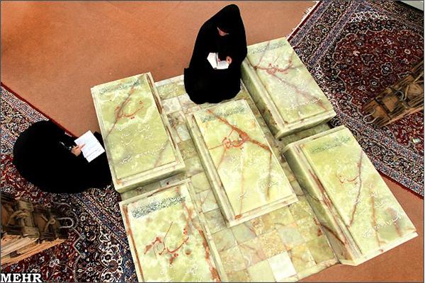 مزار مطهر شهدا در دانشگاه2