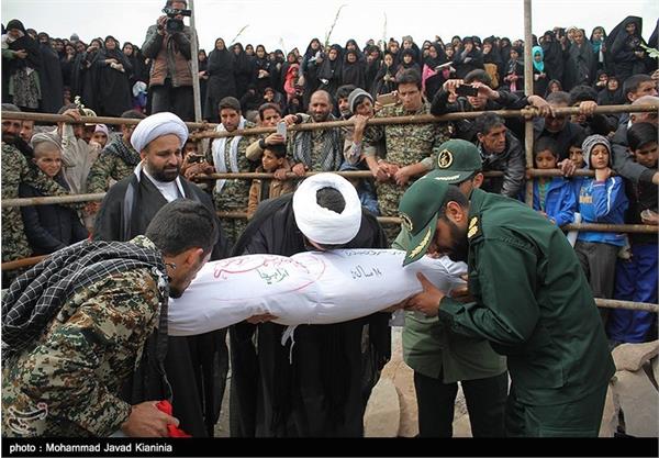 مراسم تشییع و تدفین پیکر شهدای گمنام در کرمان 3