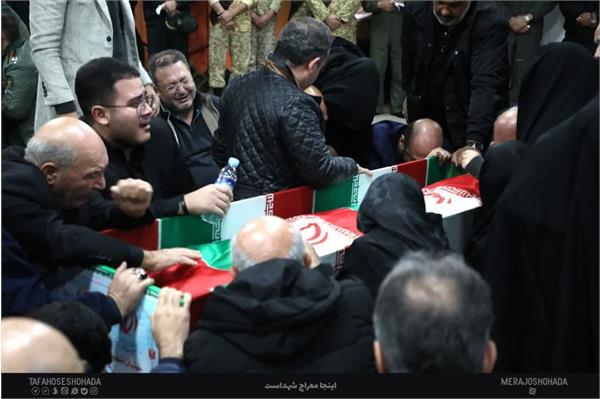 وداع با پیکرهای مطهر شهیدان "کیومرث خوانساری" ، "جعفر فیضی پور" ، "ابراهیم ابراهیم زاده" - 29 دی 1403 9