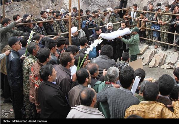 مراسم تشییع و تدفین پیکر شهدای گمنام در کرمان 11