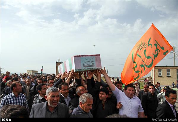 تشییع و خاکسپاری دو شهید گمنام در اردبیل 10