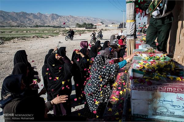 تشییع پیکر شهدای گمنام هشت سال دفاع مقدس در لامرد 16