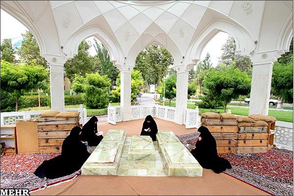 مزار مطهر شهدا در دانشگاه2