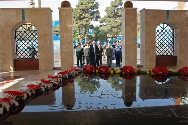 حضور فرمانده کل قوا در جوار شهدای گمنام دانشگاه هوایی شهید ستاری