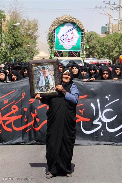 مراسم تشییع پیکر دو شهید دوران دفاع مقدس در اراک 7