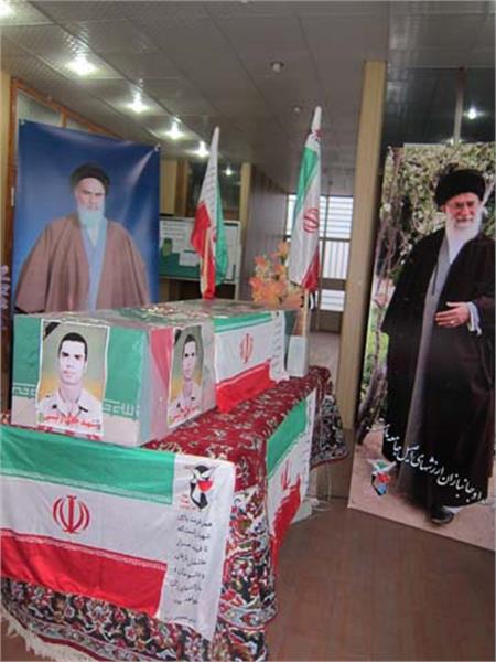 وداع مادر شهید جلال رئیسی با پیکر تازه تفحص شده اش