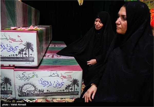 نخستین دیدار خانواده شهید علیرضا بدرخانی بعد از ۲۸ سال با پیکرش 6