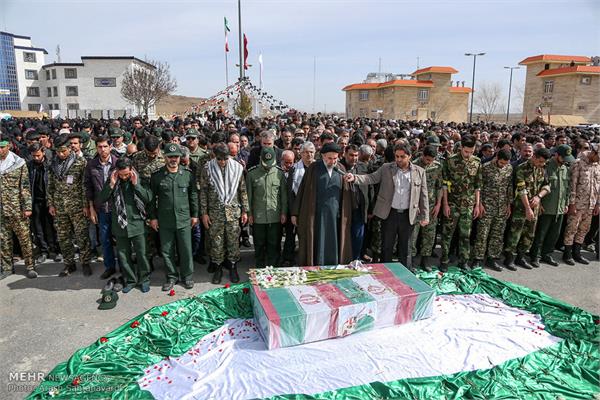 مراسم تشییع و خاکسپاری دو شهید گمنام در خمین 13