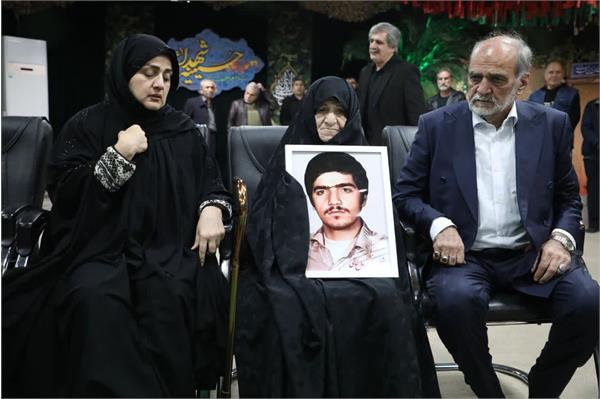 وداع با پیکر مطهر طلبه پاسدار شهید سید کمال خالقی - 2 دی 1402 7